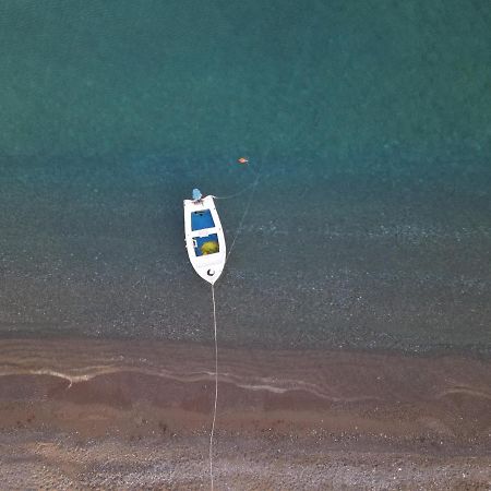 Seashore Beachfront Villa 라카니아 외부 사진